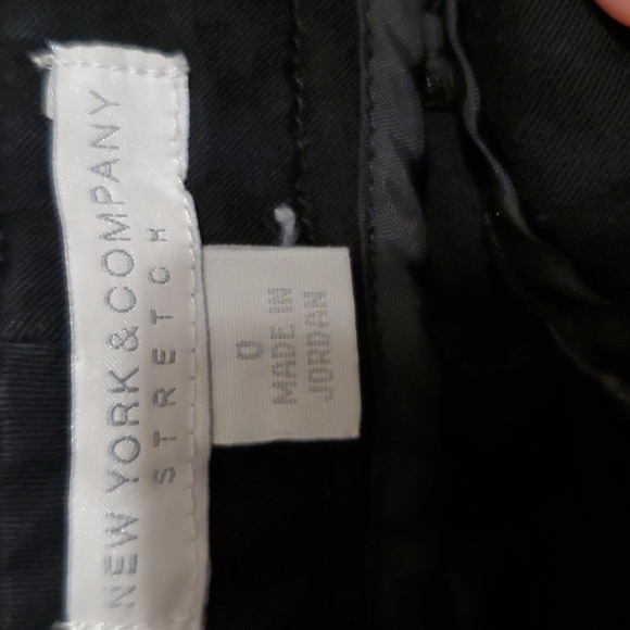 New York and Co stretch black shorts with pockets - Picture 2 of 6